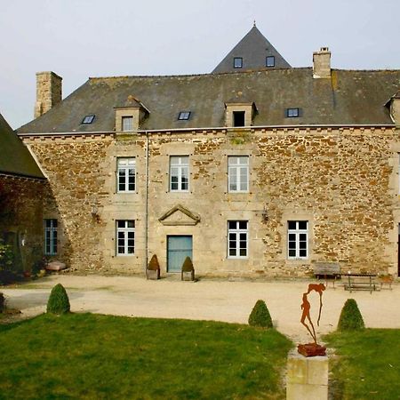 Gîte Le Logis - Manoir le Plessix Madeuc Corseul Extérieur photo